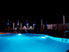 Белый песок