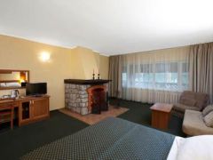 COUNTRY RESORT