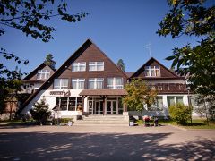 COUNTRY RESORT