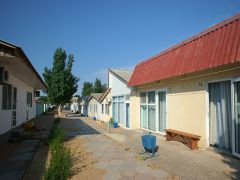 Золотой Пляж (Береговое) корп.2 и домики
