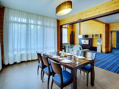 LES Art Resort