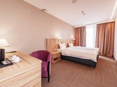 Harbor Club Hotel
