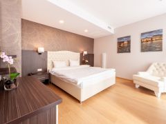 Harbor Club Hotel