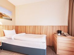 Harbor Club Hotel