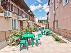 F-HOTEL GUEST HOUSE 