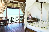OLHUVELI BEACH & SPA RESORT