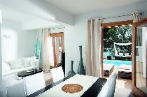 MINOS BEACH ART HOTEL