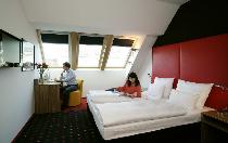 SENATOR HOTEL